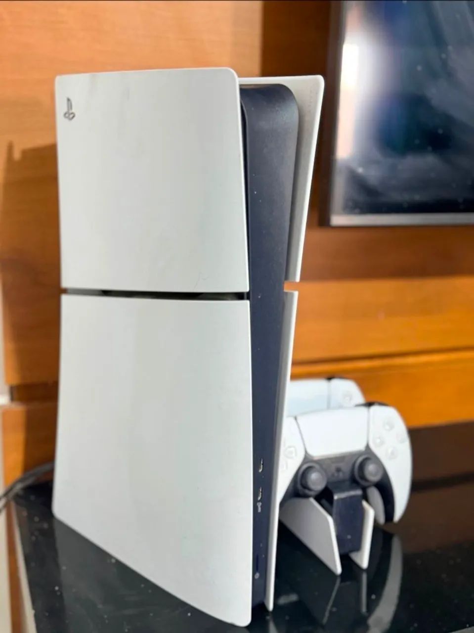 PS5 slim com dois controles