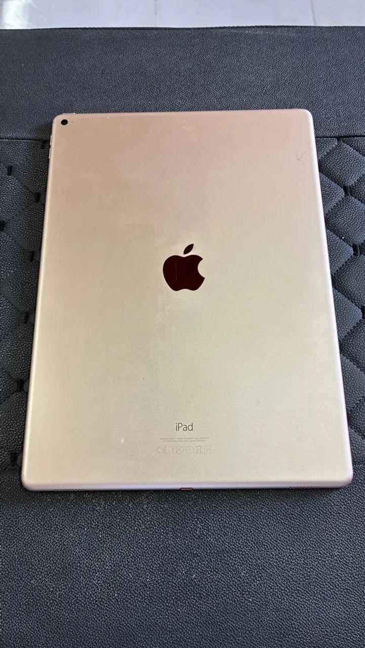 Vendo iPad Pro 12,9 polegadas, 1ª geração, com 128 GB de armazenamento, na cor dourada. - Foto 3
