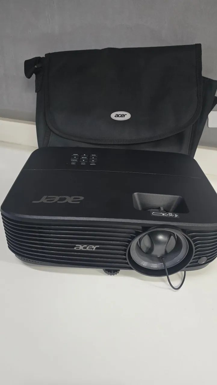 Projetor Acer com 4.800 lumens