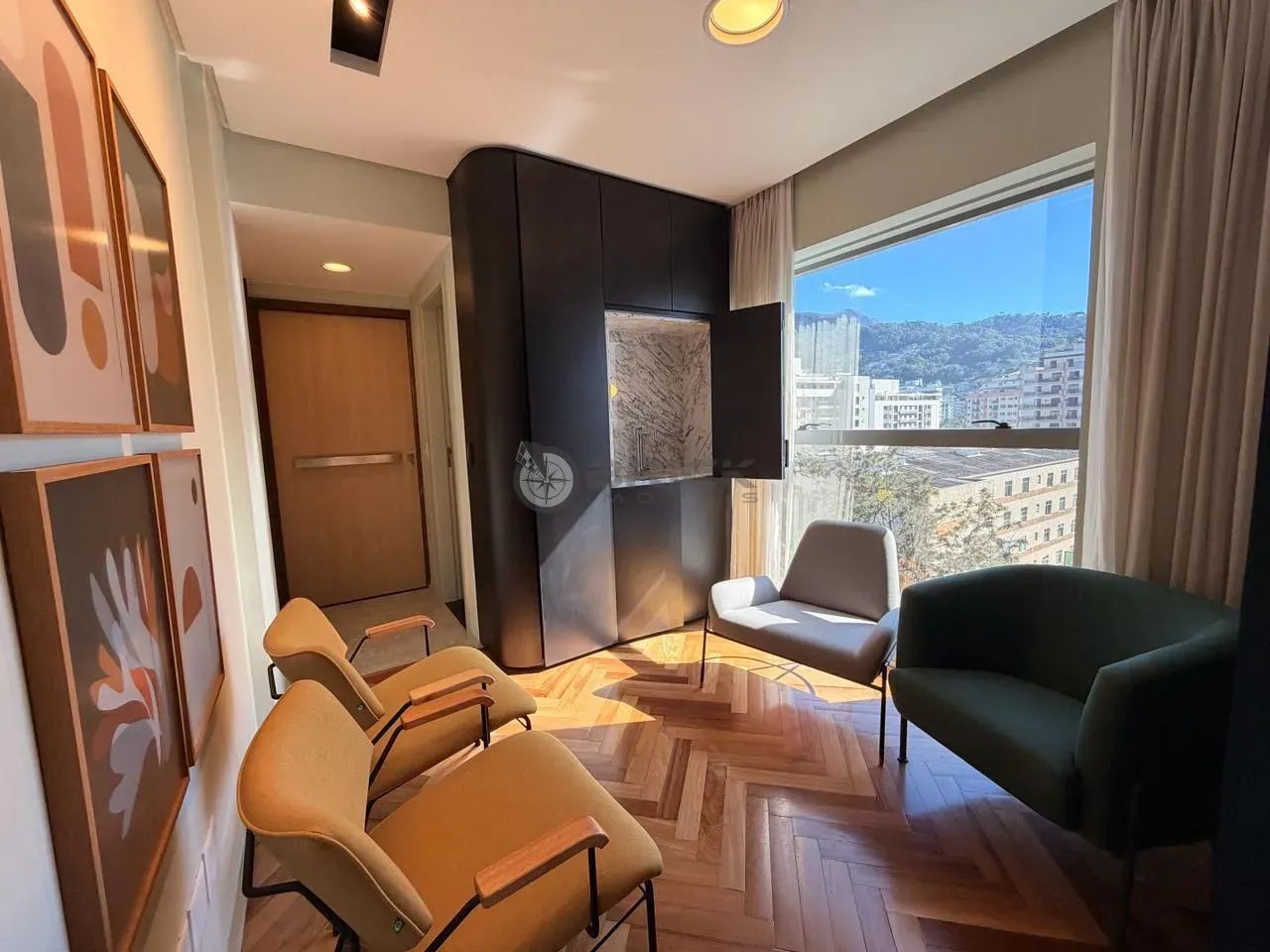 Sala comercial à venda, 29.7 m² na Várzea - Teresópolis/RJ.