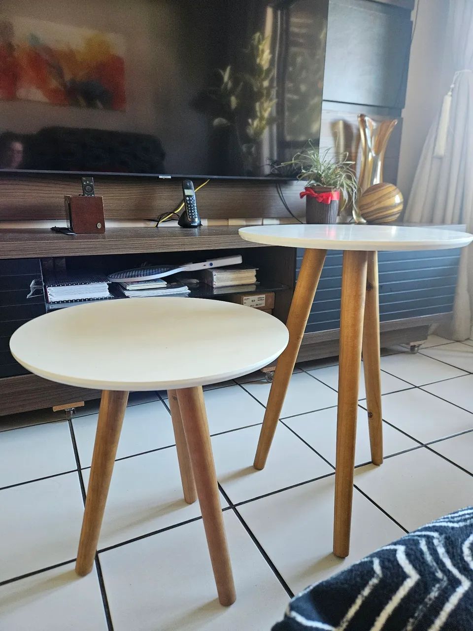 CONJUNTO DE 2 MESAS DE APOIO