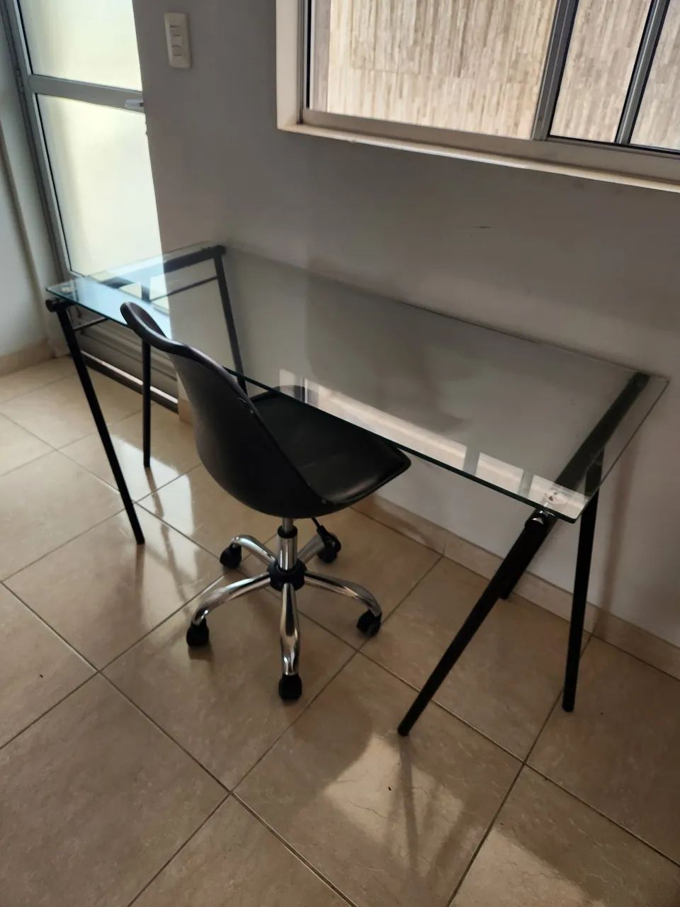Escrivaninha tampo de vidro. - Foto 3