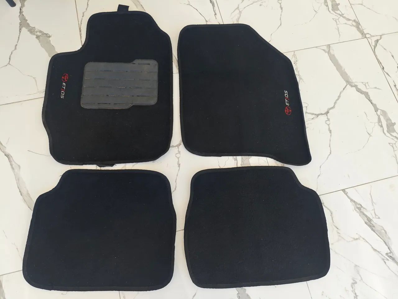 Kit tapetes Etios carpetes - Foto 2