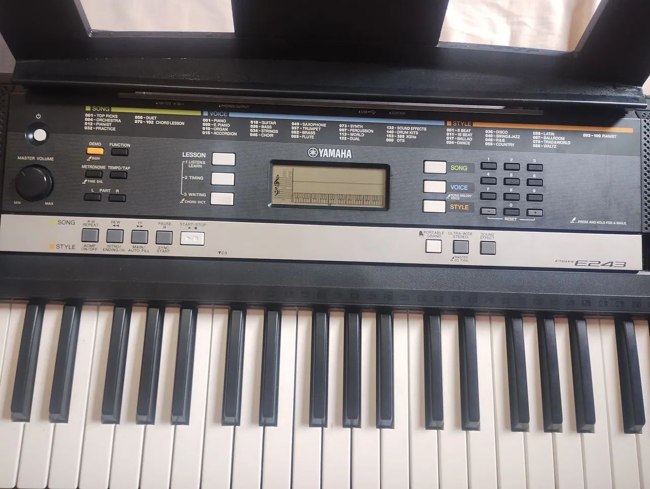 Teclado Yamaha E243 - Foto 2