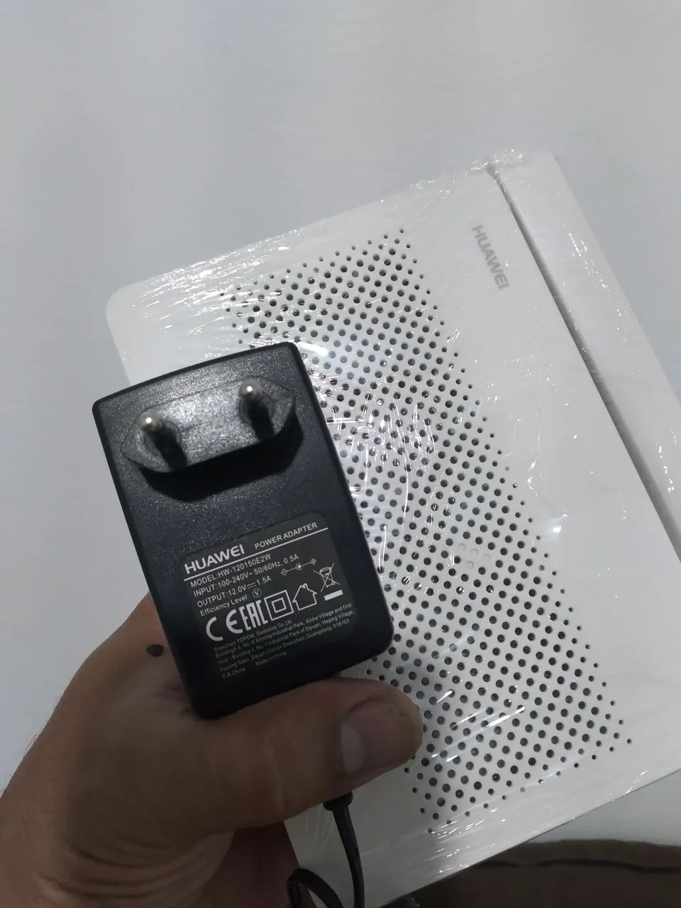 Roteador HUAWEI semi novo funcionando perfeitamente nada quebrado nem danificado 
