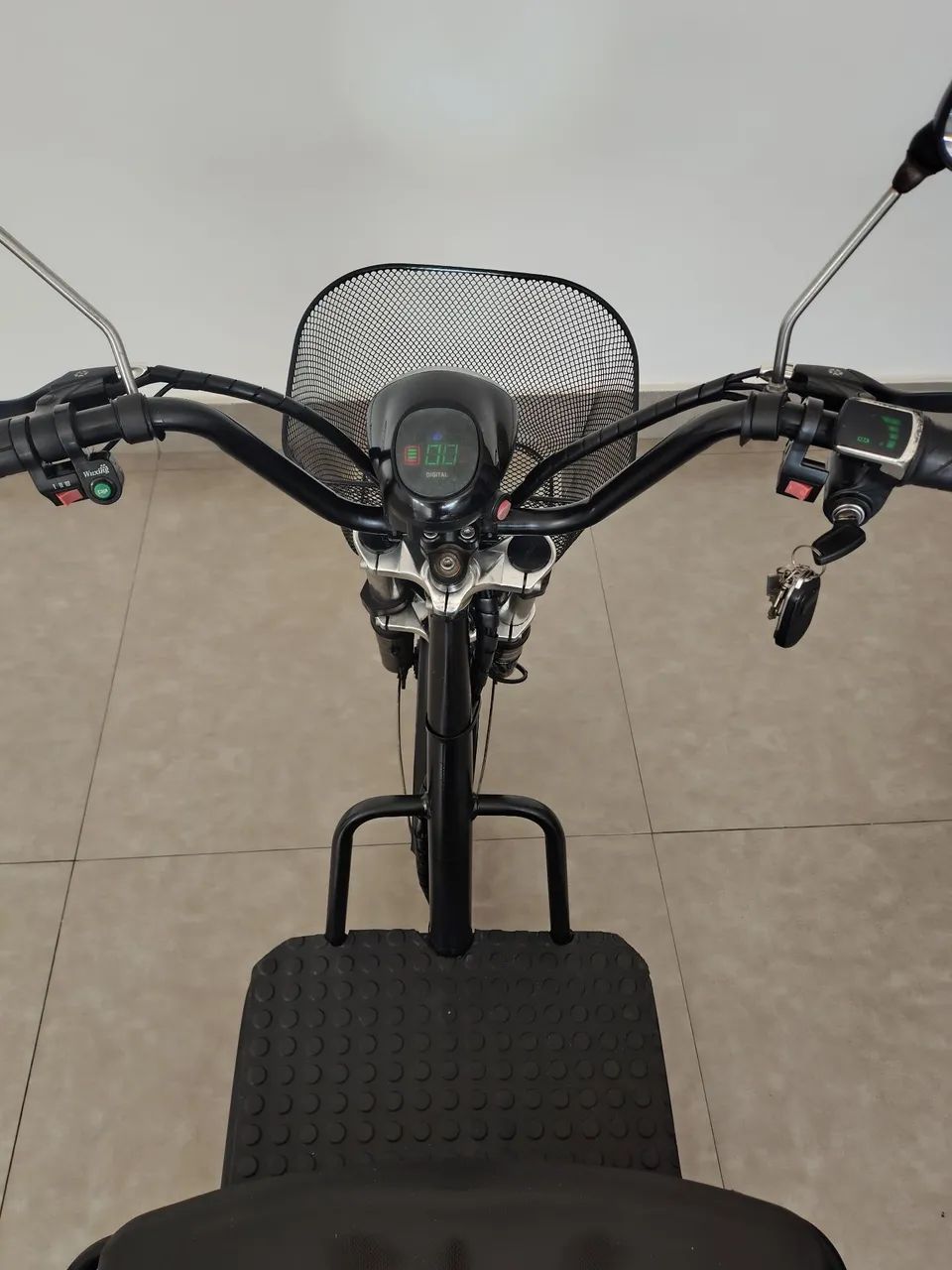 Triciclo elétrico Duos - bateria nova - Foto 4