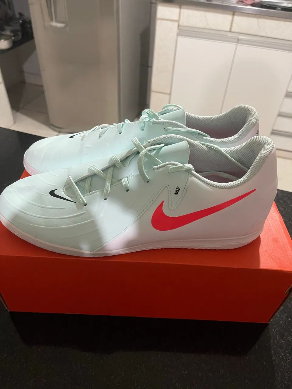 Chuteira Nike Phantom GX II Club Futsal Original Tam. 44 + Caixa - Foto 2