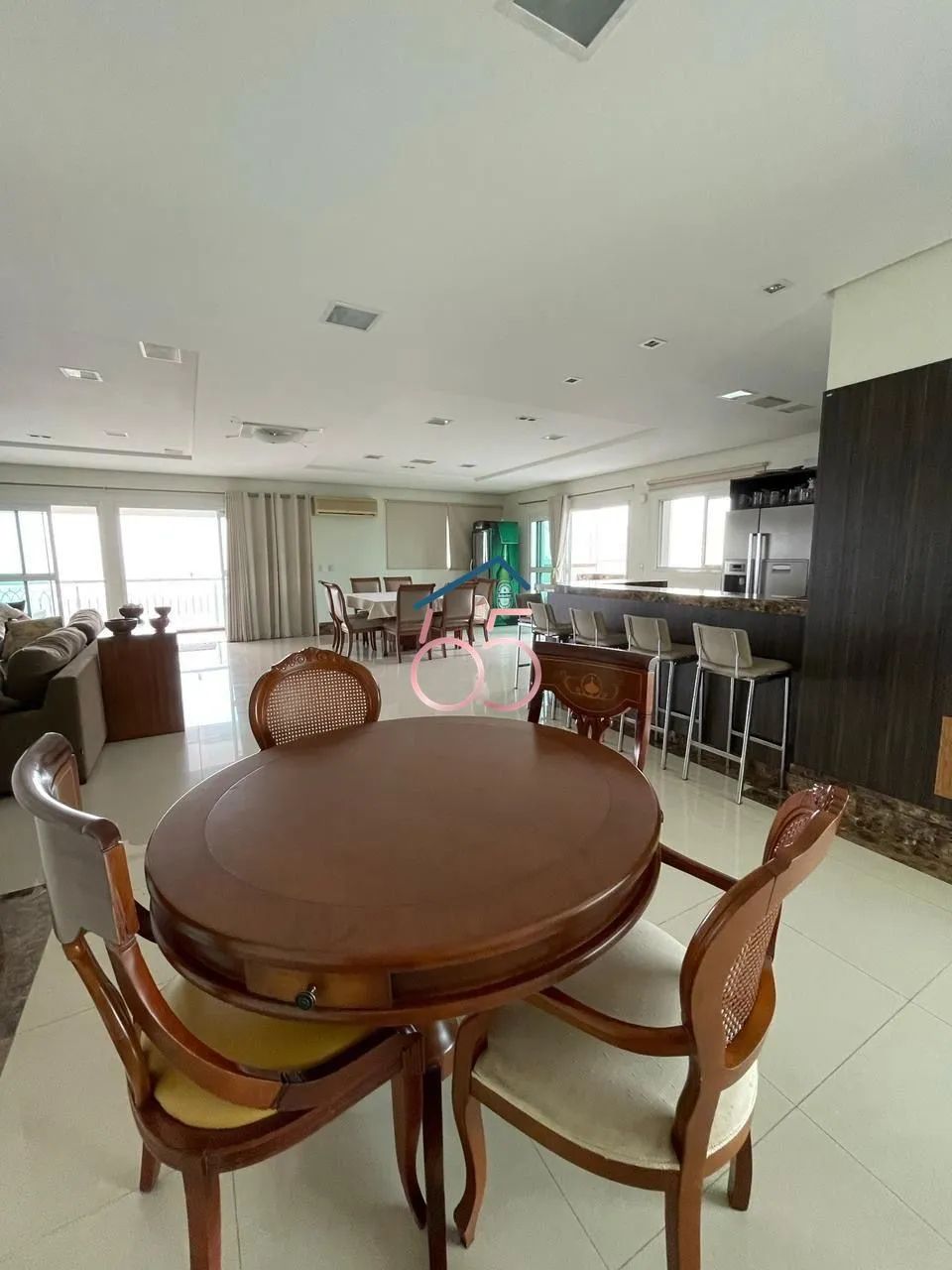 Cobertura Duplex Mobiliada com 4 Suítes, Piscina e 6 Vagas. - Foto 2