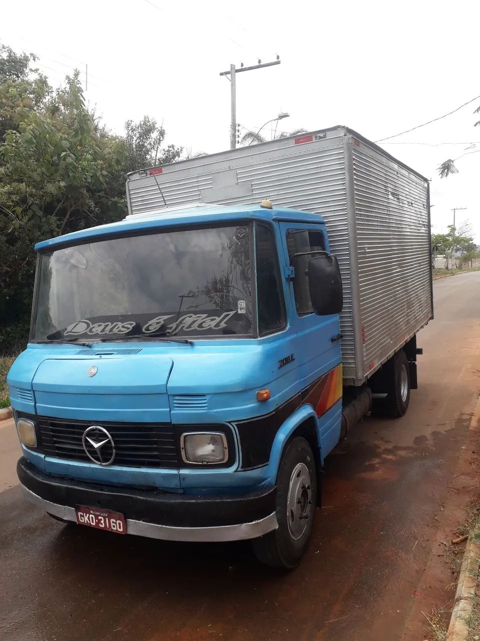 Vendo caminhão 708-E