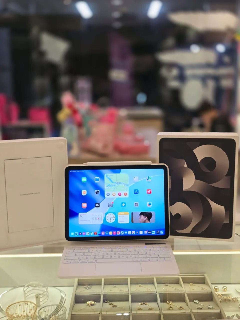 IPAD CHIP M1 COM APPLE PENCIL 2 E MAGIC KEYBOARD - Tablets e E
