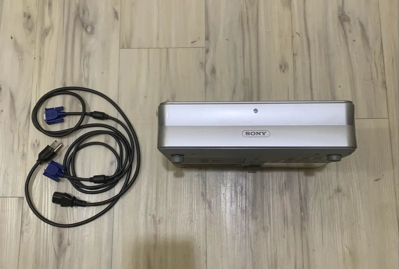 Projetor  usado marca Sony Modelo no VPL-CS7 100-240  - Foto 5