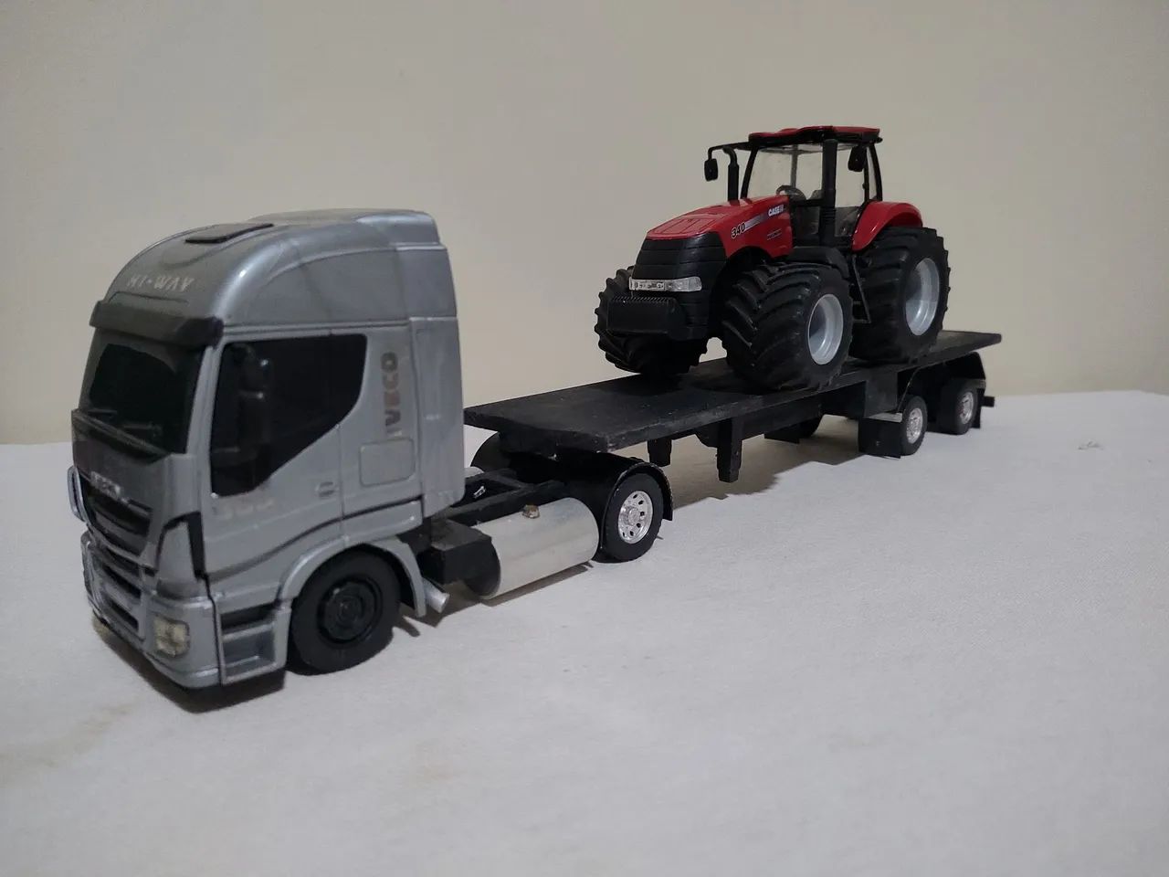 Miniatura de caminhão + trator 