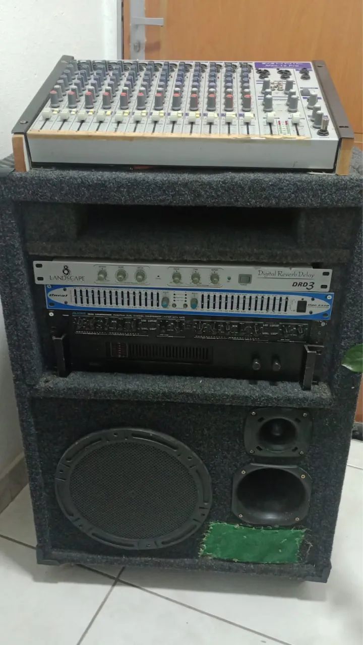 Mesa de som mais 2 caixas a parte  - Foto 2