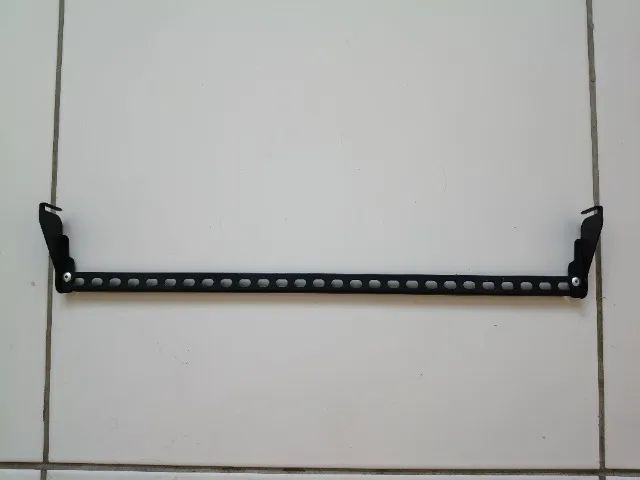 Guia traseira de cabos para patch panel
