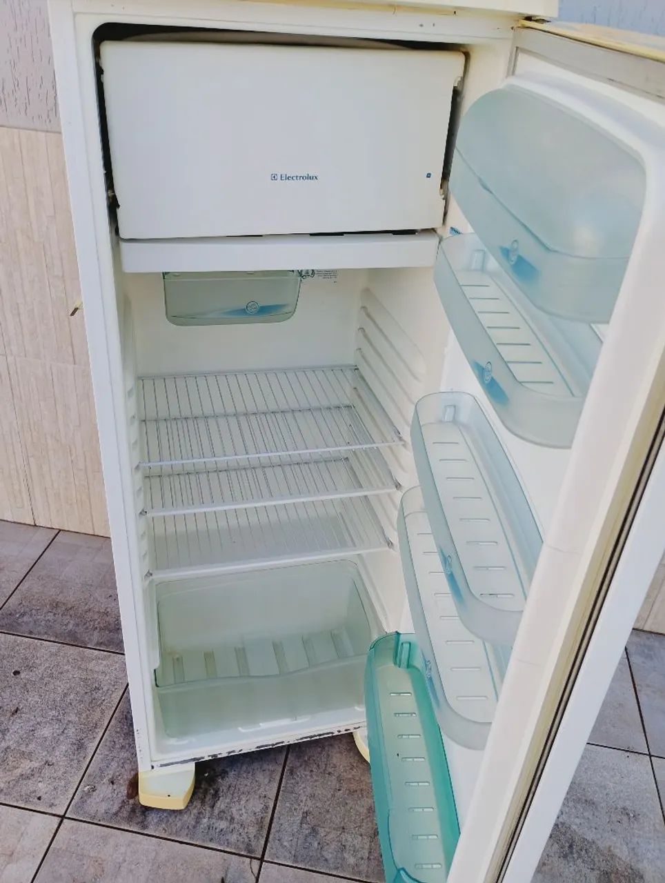 Geladeira usada, funcionando perfeitamente 