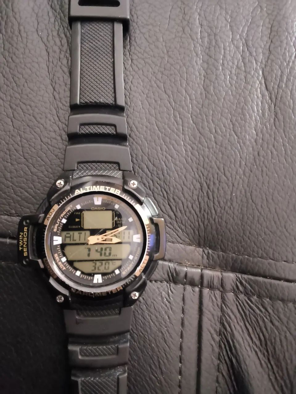 Vendo relógio casio com triplo sensor: altímetro, barômetro e termômetro.  Zerado.  - Foto 3