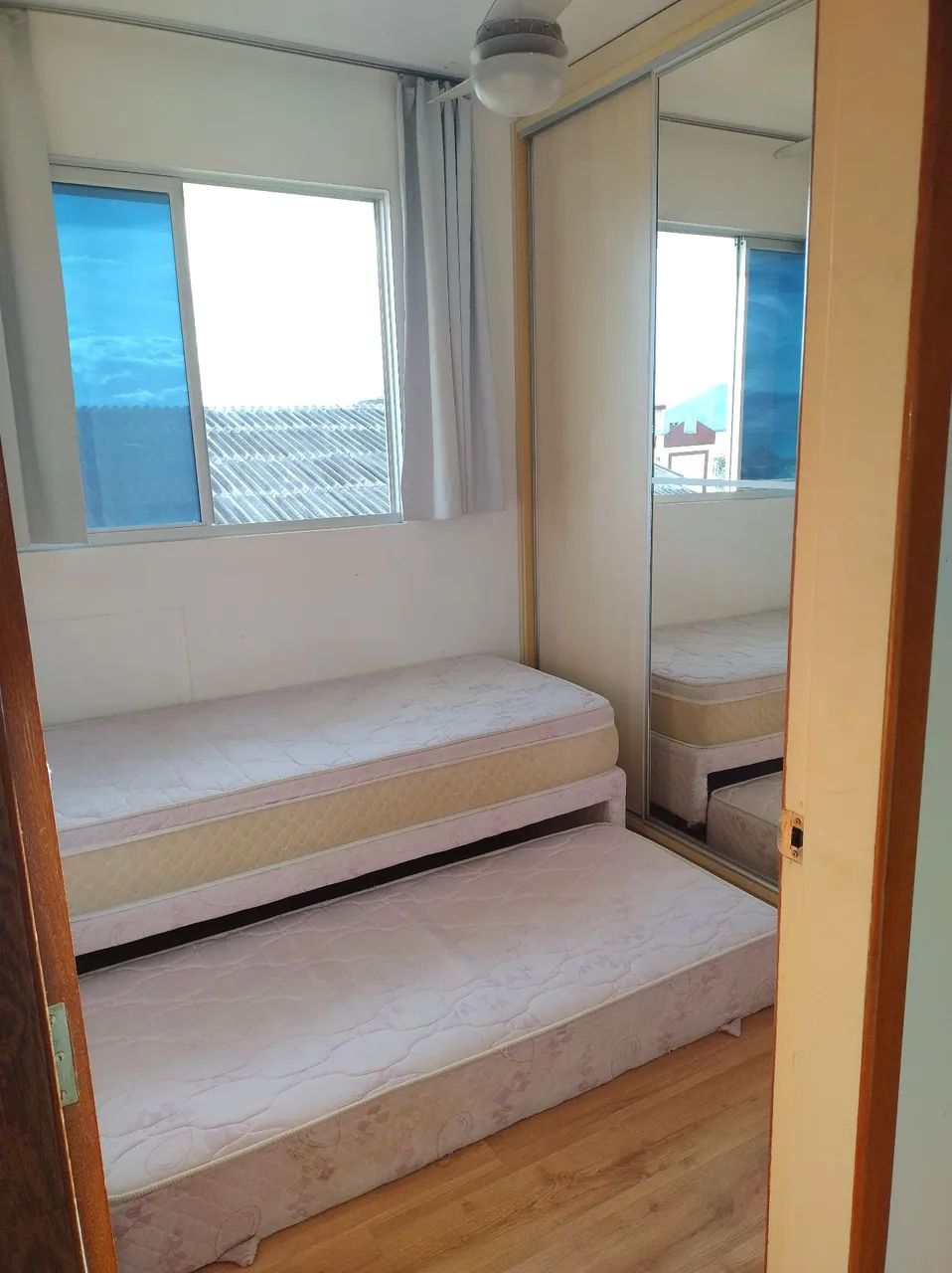 Alugo quarto em apartamento mobiliado próximo a UFSC  - Foto 5