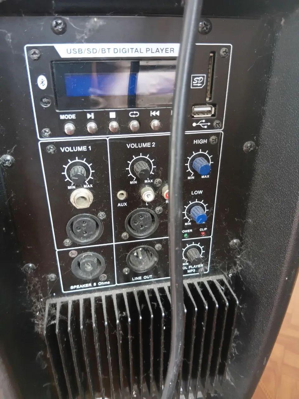 Caixa de som amplificadora 300 w nova com tripé  - Foto 3