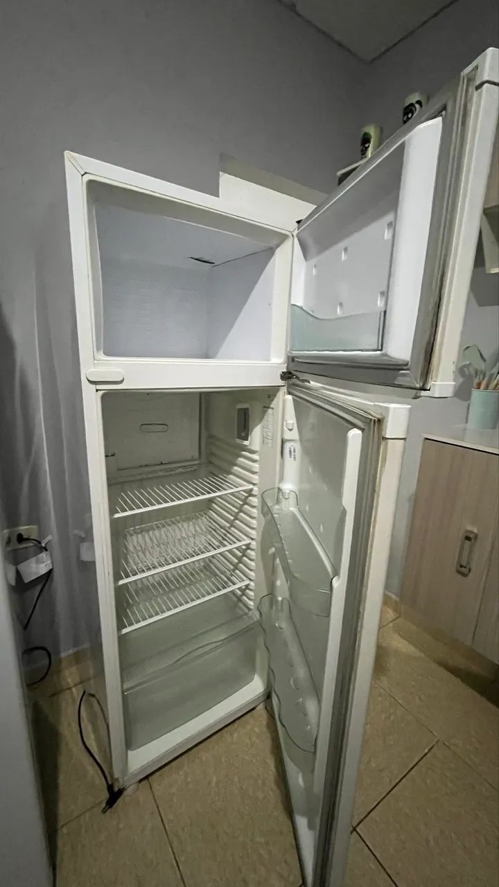 Vende-se geladeira cônsul usada  - Foto 5
