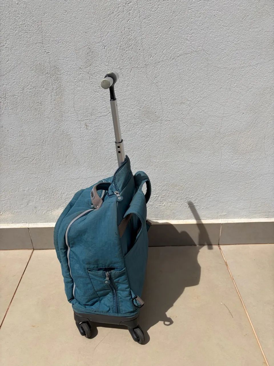 Mochila Kipling com rodinhas  - Foto 4