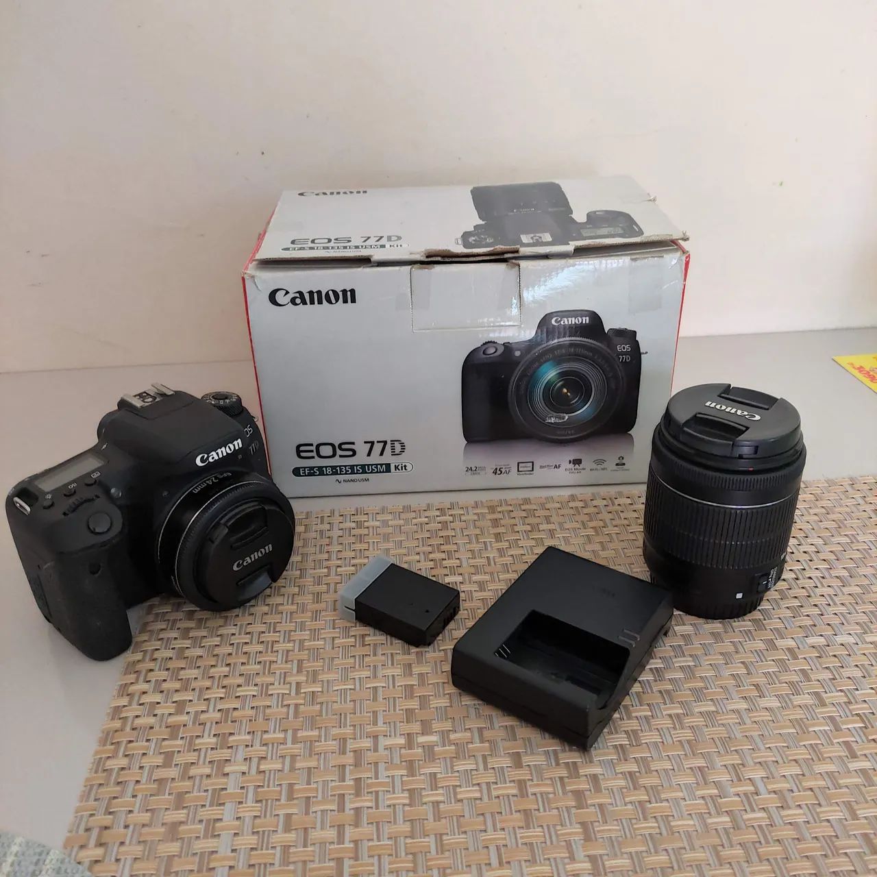 Canon modelo  77D