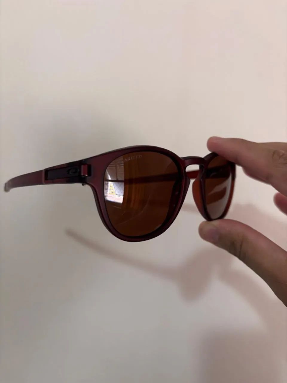 oculos de sol oakley latch standard marrom - Foto 4