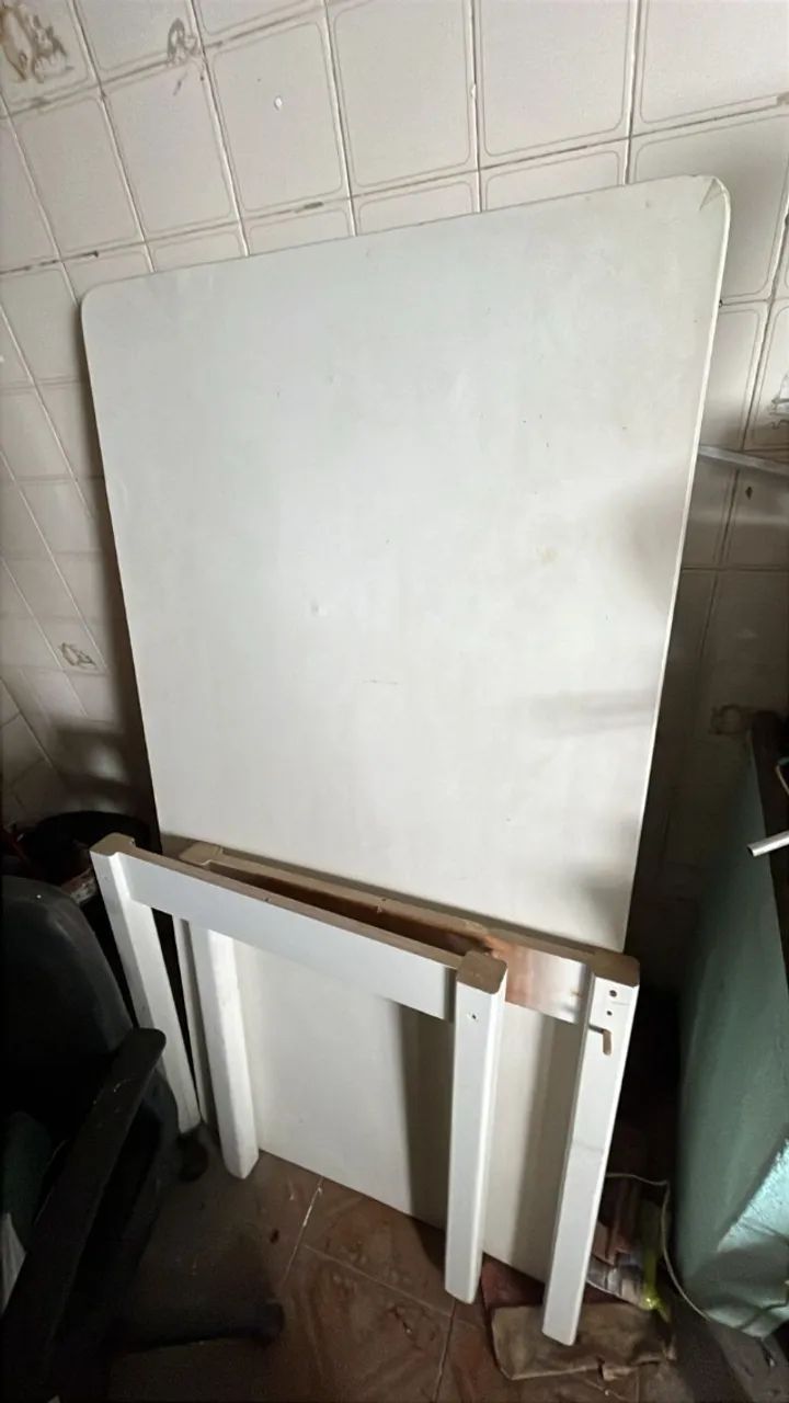 Conjunto de 06 cadeiras e mesa retangular (06 lugares). Pra tirar da frente. - Foto 4