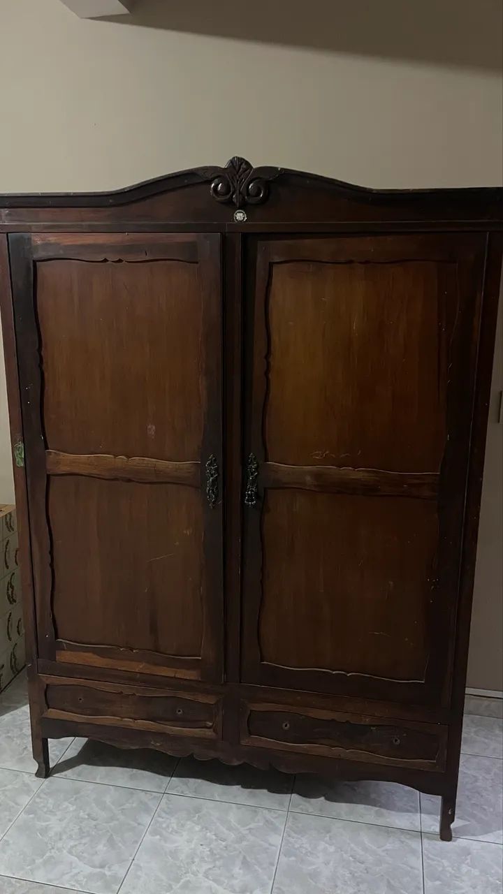 Guarda Roupa - Madeira maciça 