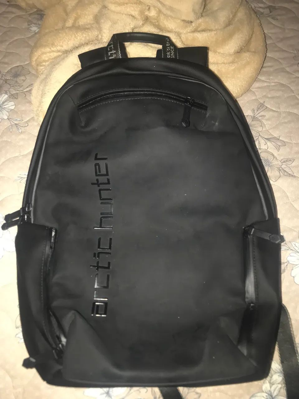 Muchila nova pronta pra ser sua 