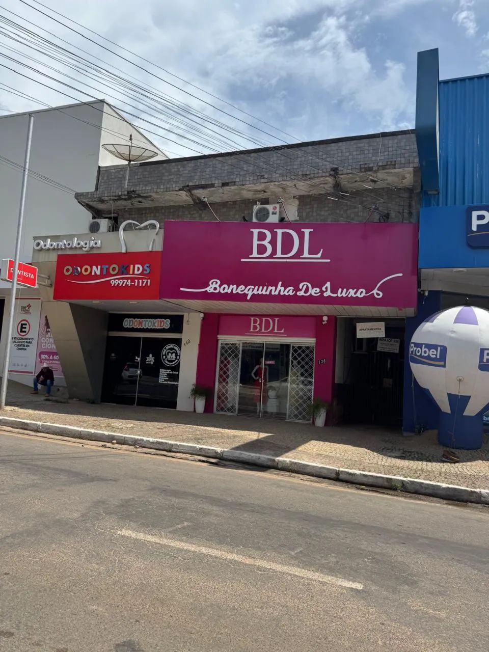 Vende-se prédio comercial 