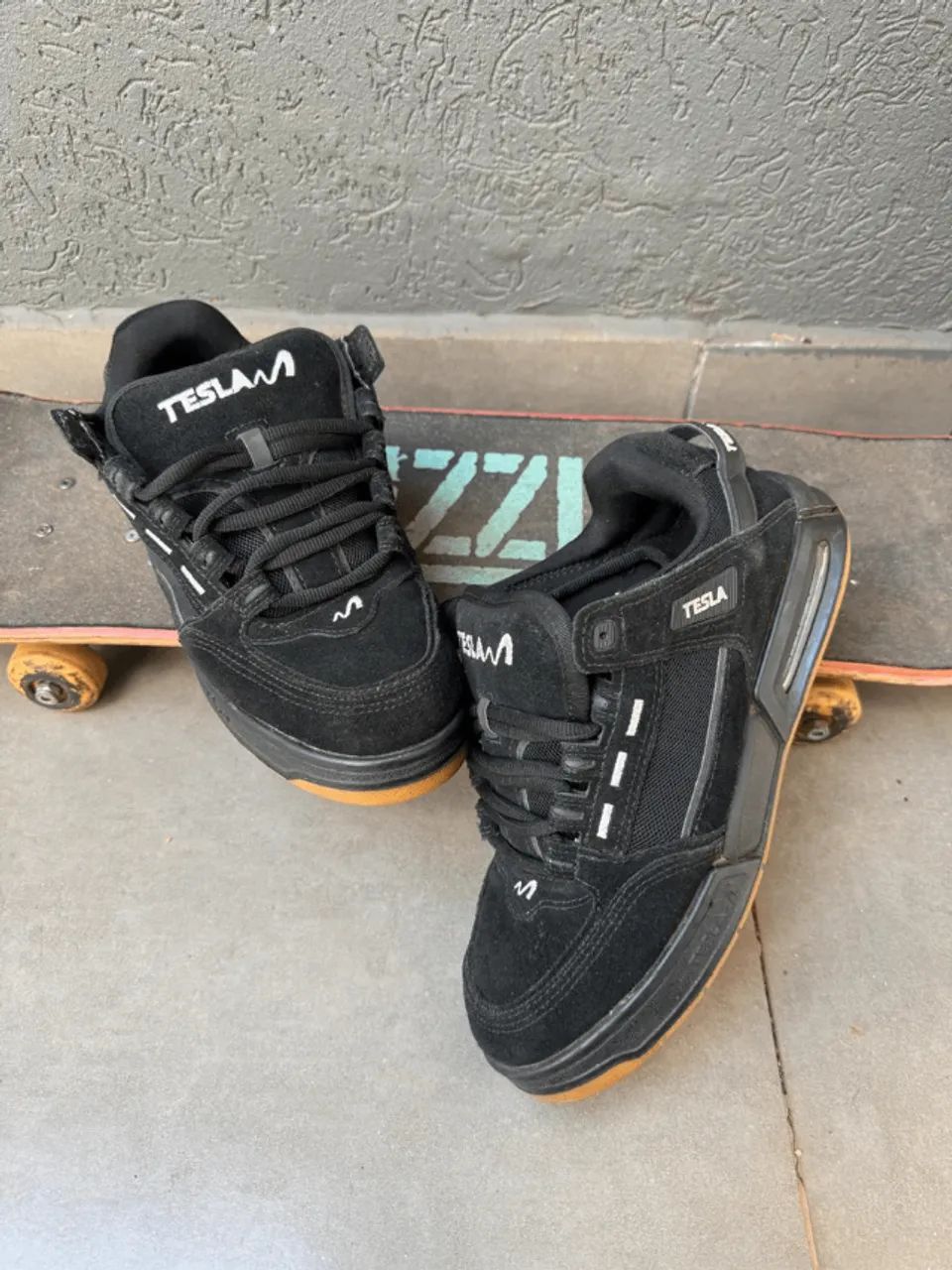 tênis tesla coil delux black gum