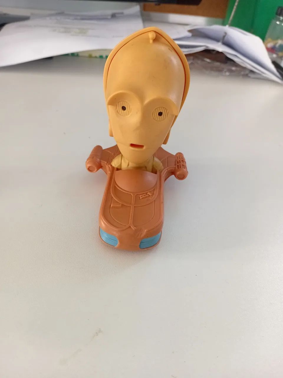 Brinquedo star wars C3PO em nave