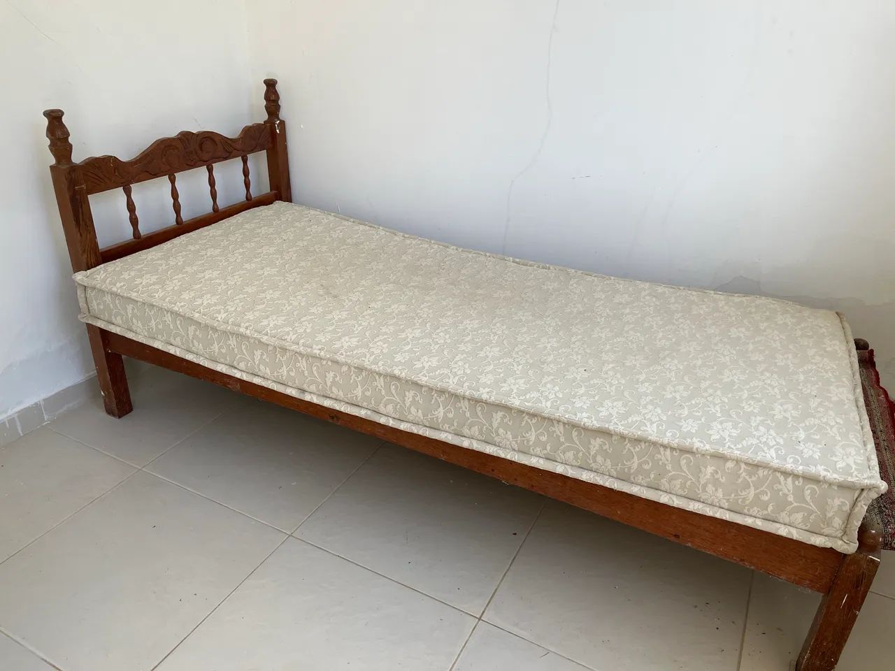 Cama de solteiro com colchão 