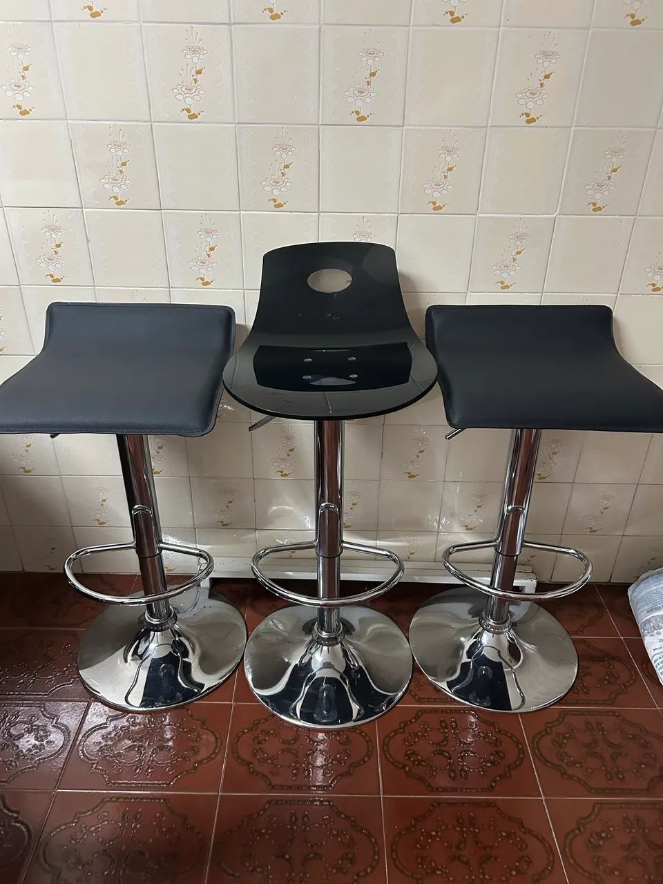 3 Banquetas altas para balcão - preta 