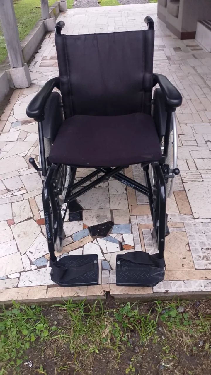 Cadeira de Rodas. Semi nova.  - Foto 4