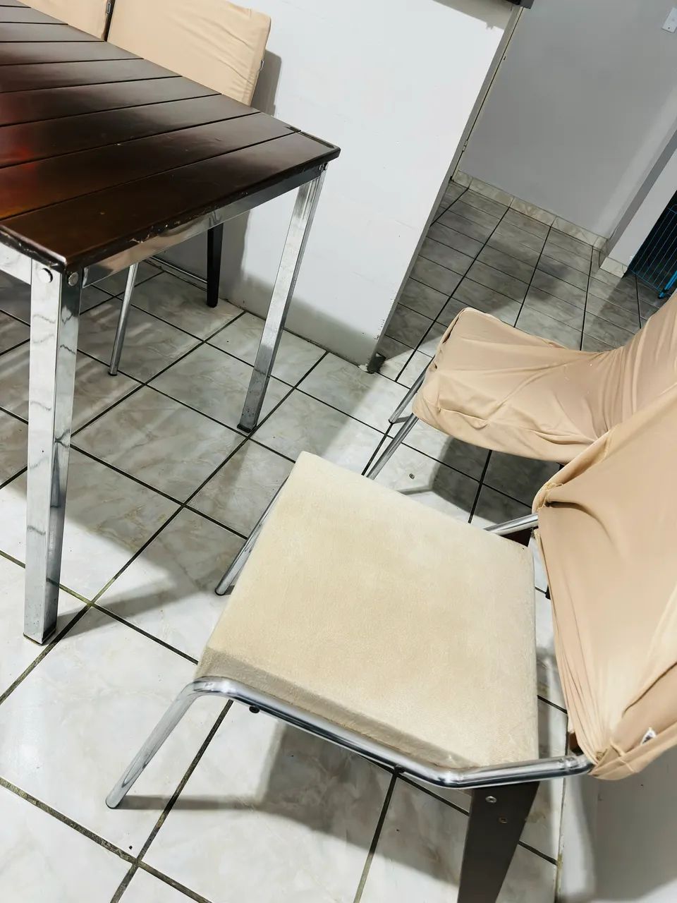 Mesa madeira com 6 cadeiras - Foto 3