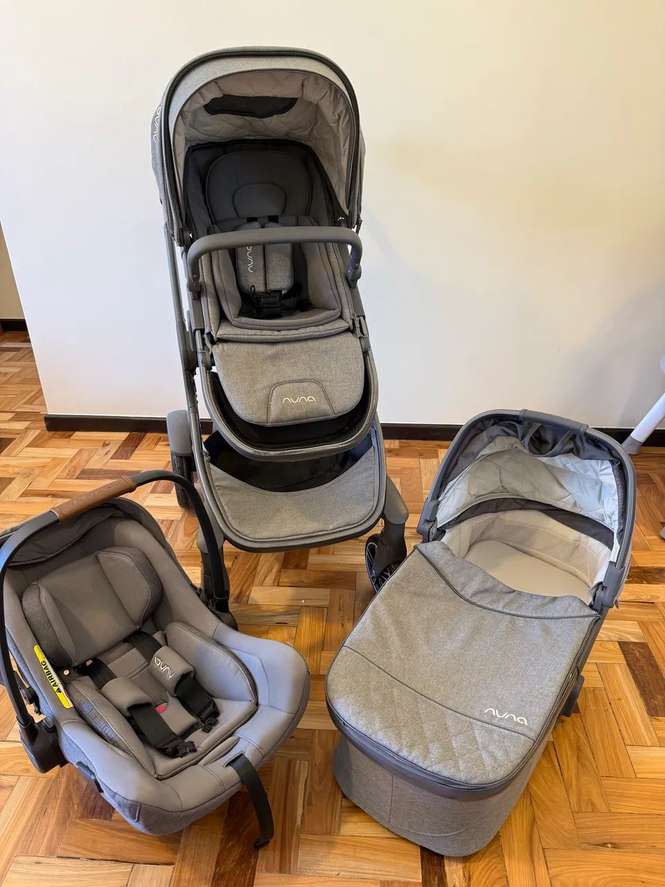 Nuna : Carrinho de bebê  + Moisés + bebê conforto 