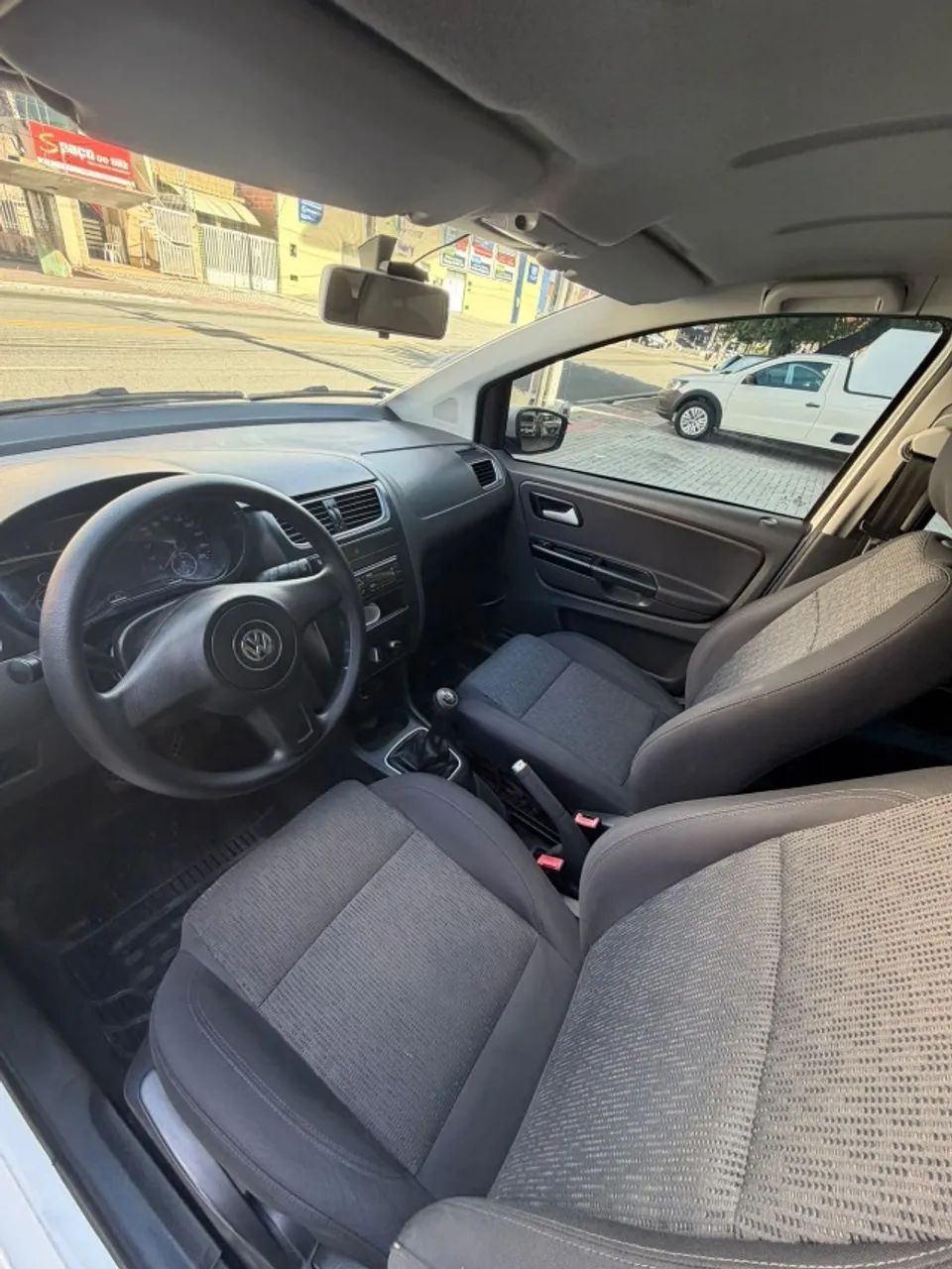 Volkswagen Fox 1.0 MI Total Flex 8V 5P 2013 - Foto 4