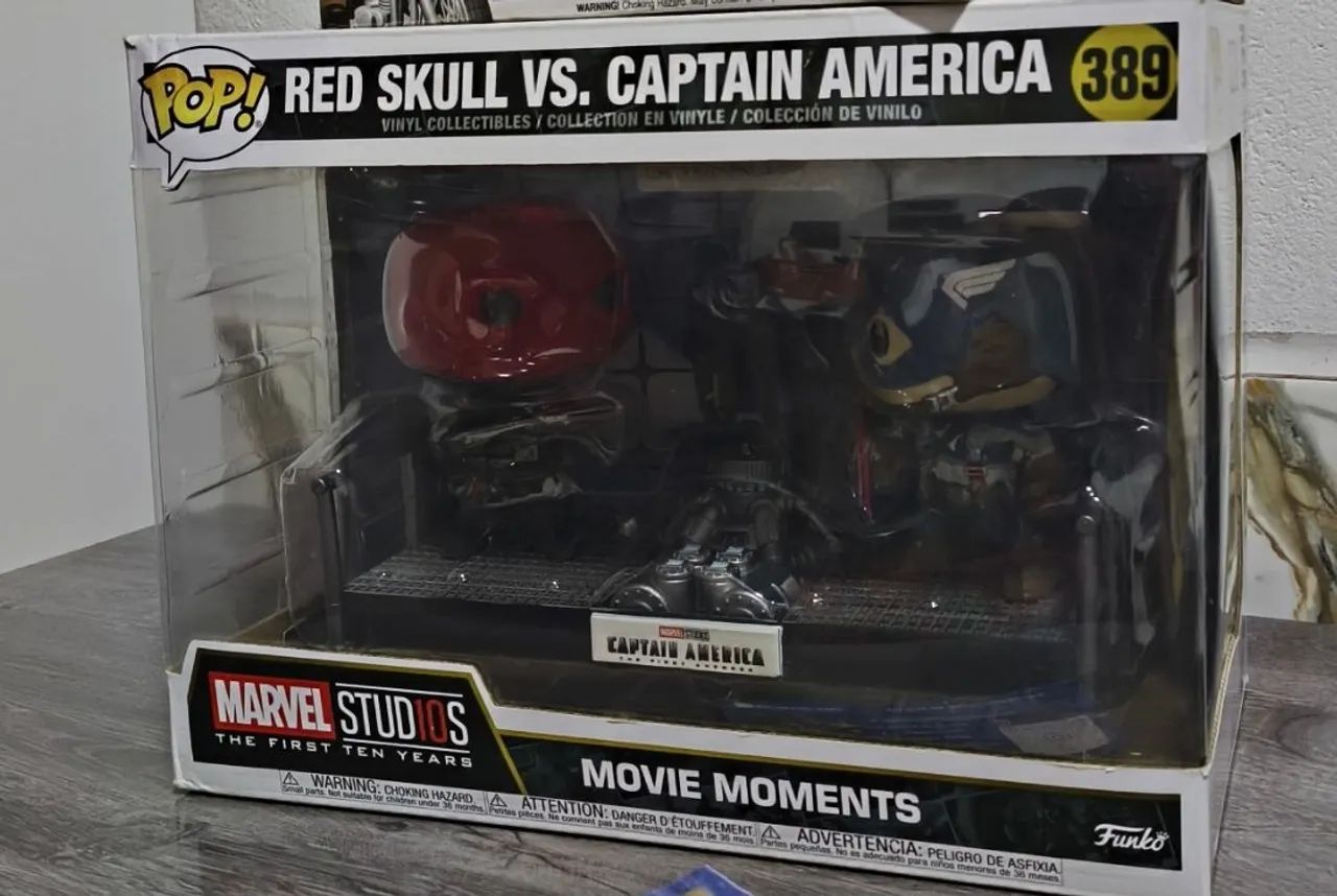 Funko pop red skull vs captain america 