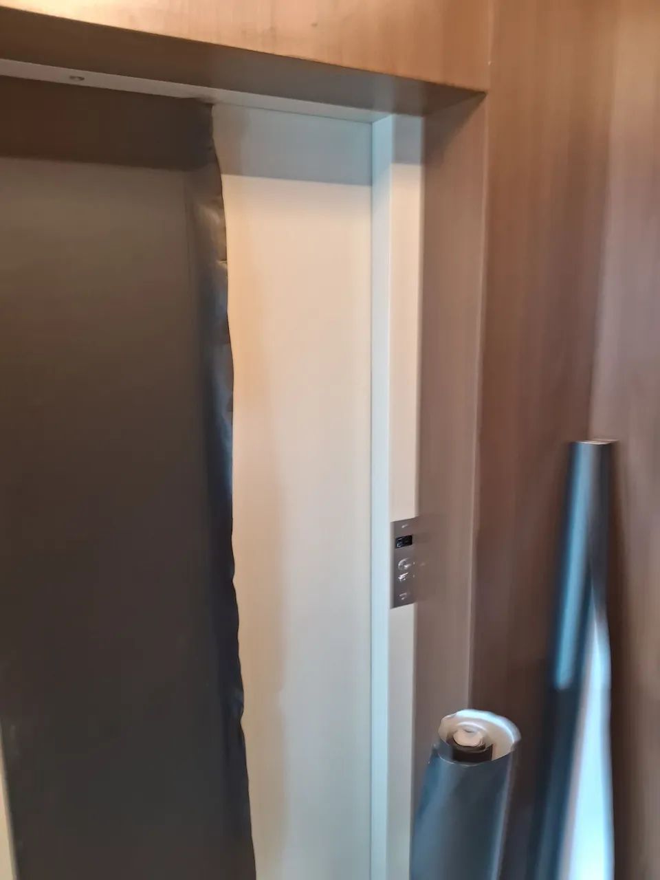Envelopamento de portas e Hall elevador - Foto 3