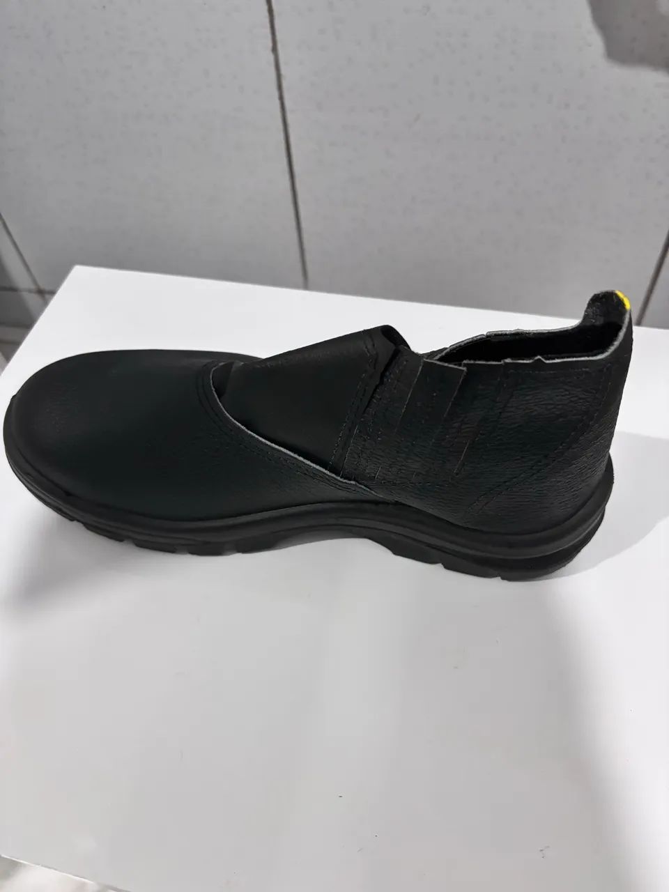 Botina de Segurança em Couro Solado Leve Bico de PVC Resistente COM CA - Foto 3