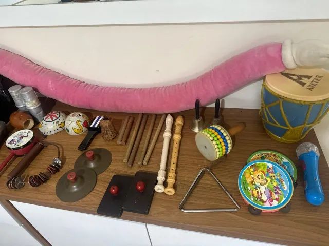 Kit com 26 Instrumentos Musicais + Almofada do Abraço 