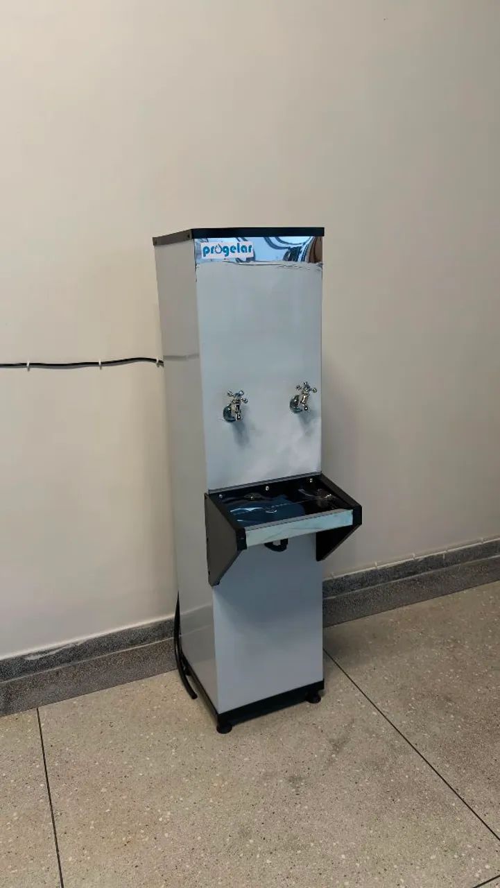 Bebedouro Industrial - 25 a 200 Litros Inox e Preto de Coluna  - Foto 3