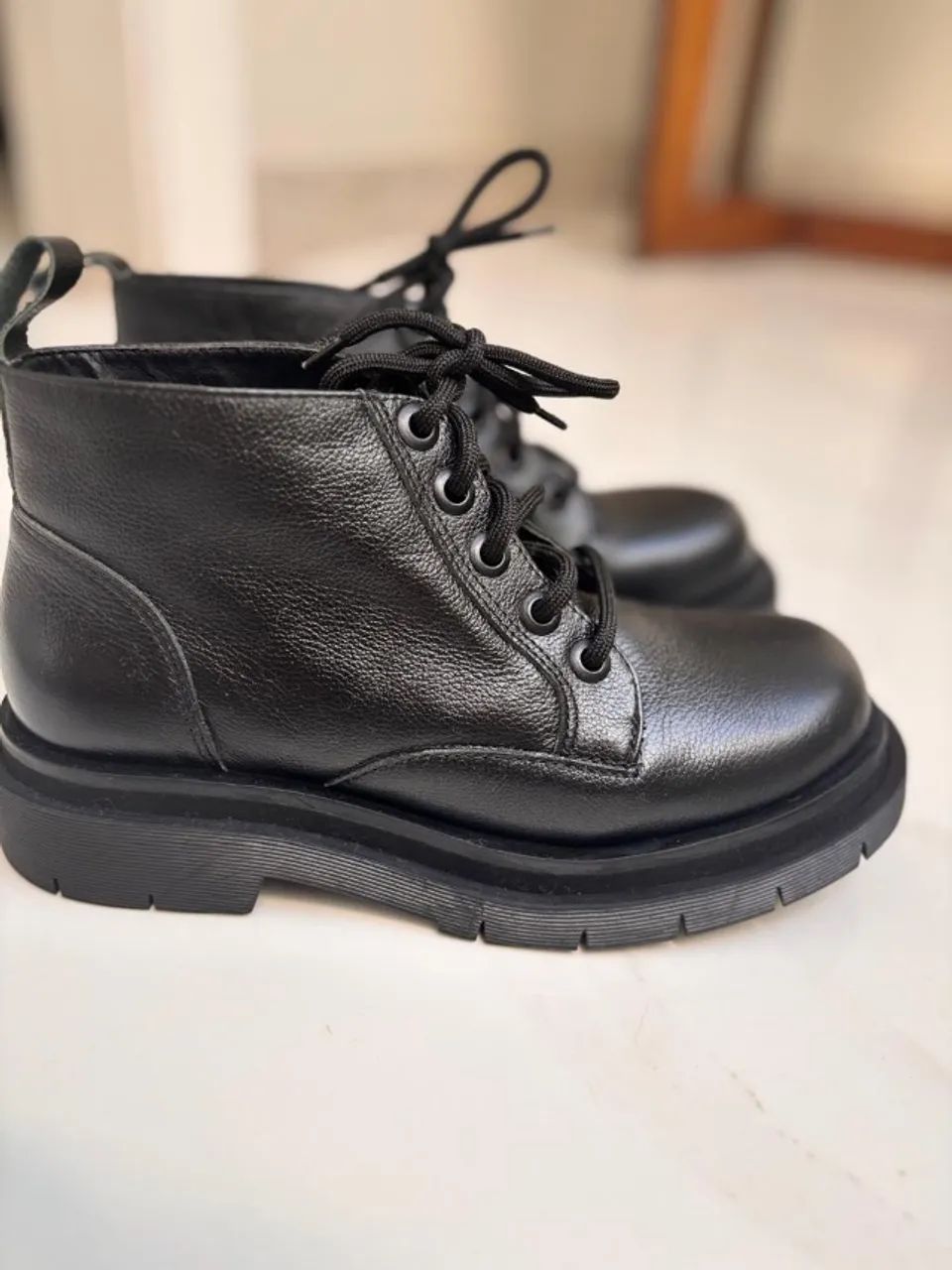 Bota em couro Via Mia.