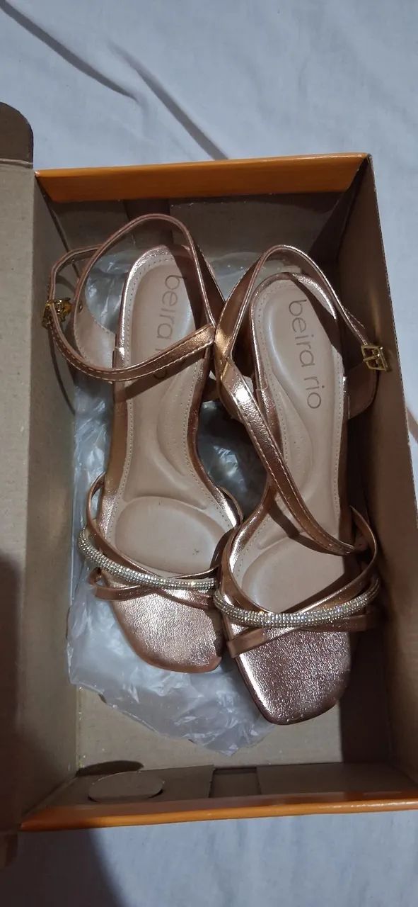 Sapato dourado  - Foto 2