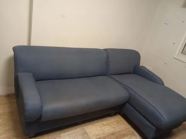 Sofa 3 lugares semi-novo com Chaise e tecido Acquablock-Impermeavel