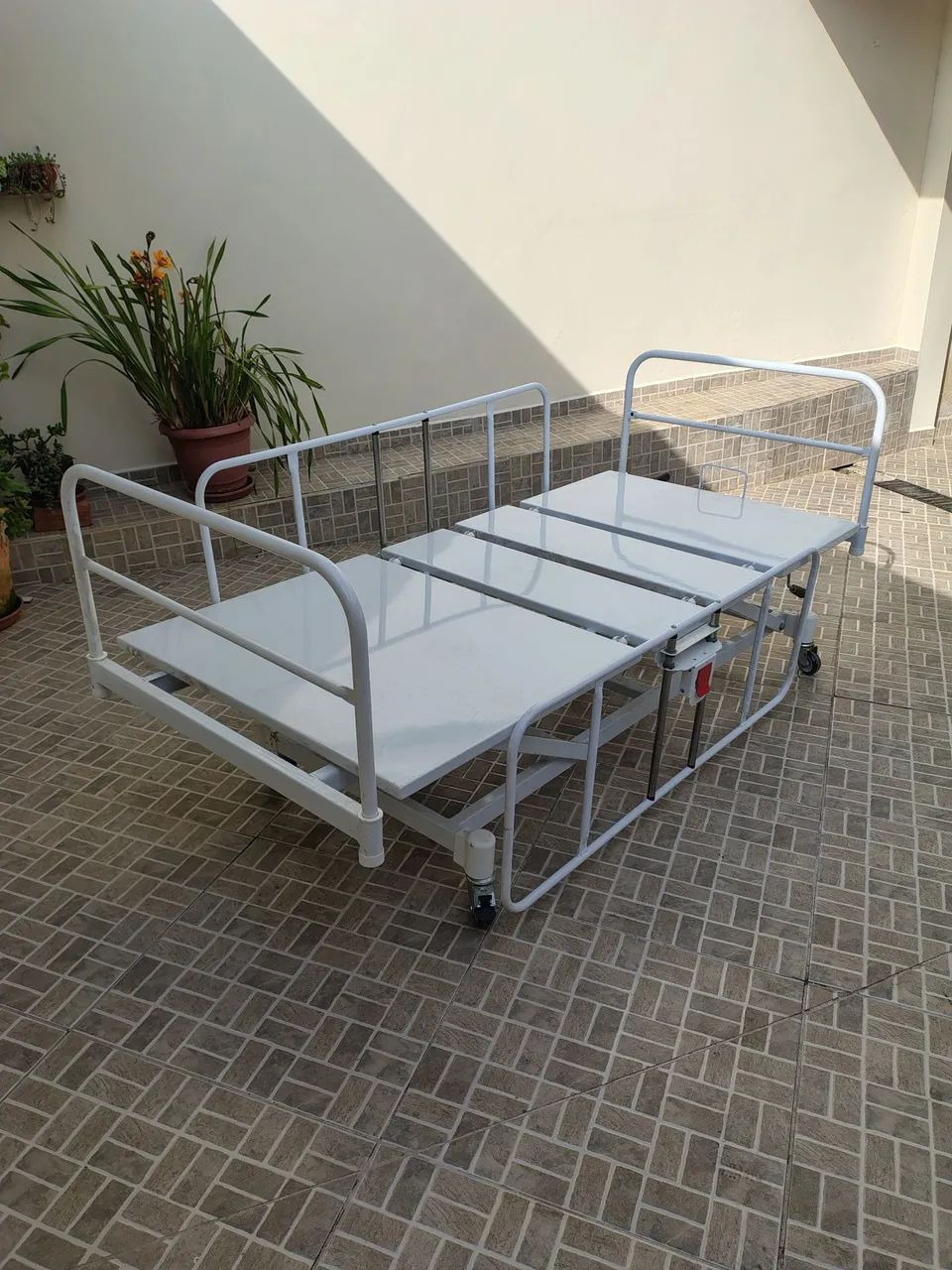 Cama hospitar manual c/elevação total c paciente entrego  - Foto 4