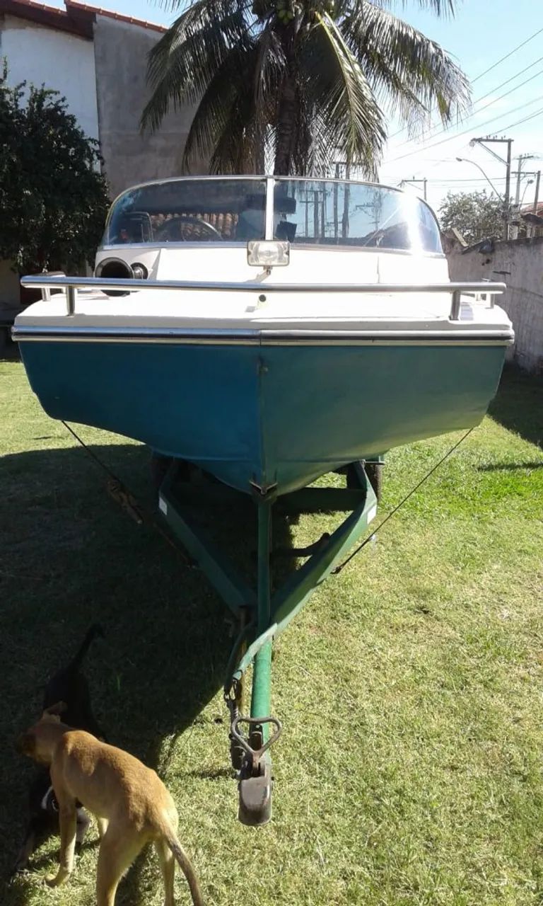 LANCHA PRONTA PARA SERVIÇO OU LAZER.