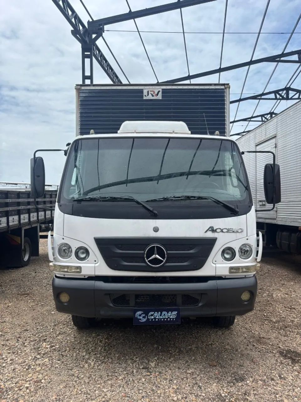 accelo 815 ano 2013 