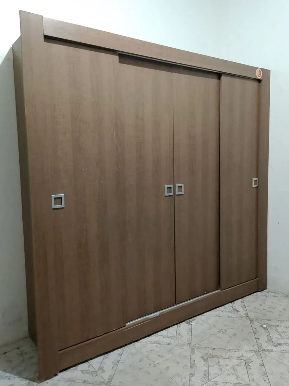 Vendo guarda-roupa no valor de 750 reais com entrega e montagem 
